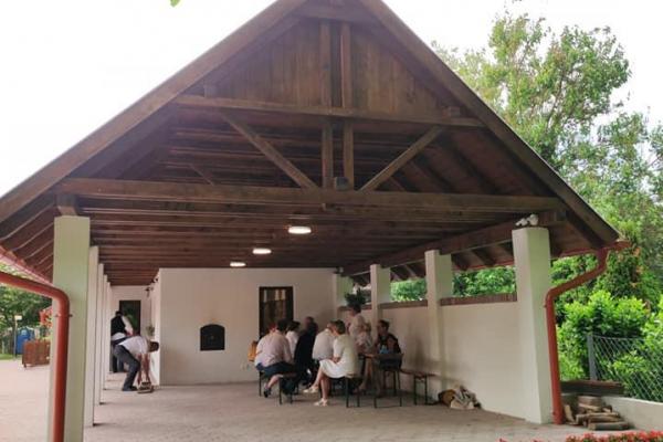 Átadó04
