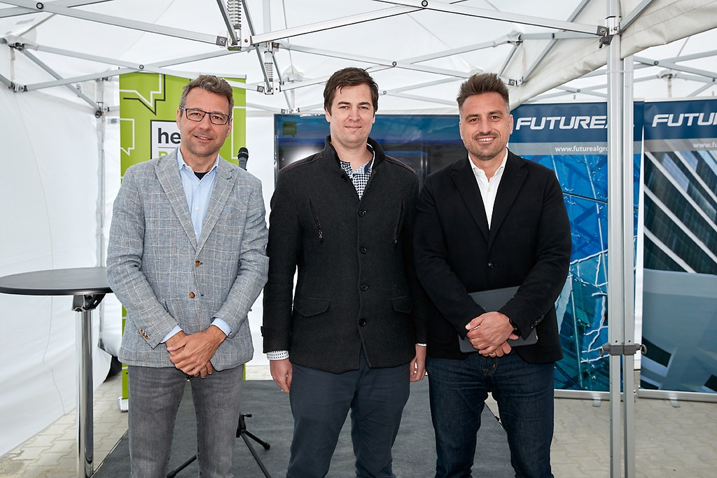 Balassa László, a Corvin Innovation Campus projektigazgatója., Bencze Gergő János, alpolgármester és Nemes Rudolf a HelloParks vezérigazgatója